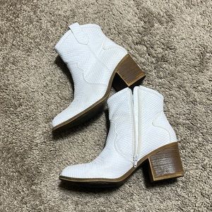 Dirty Laundry White heeled cowboy booties